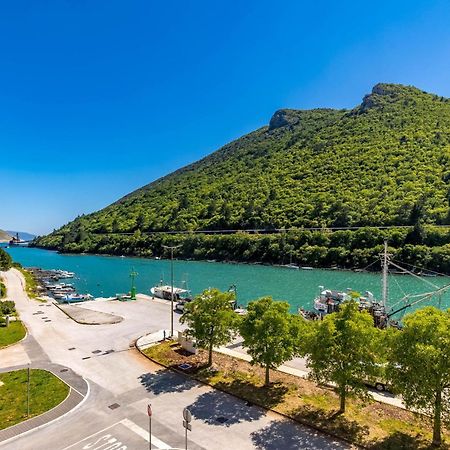 Seafront Villa Andrijana - Happy Rentals Plomin Exteriér fotografie