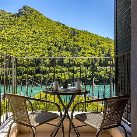 Seafront Villa Andrijana - Happy Rentals Plomin Exteriér fotografie