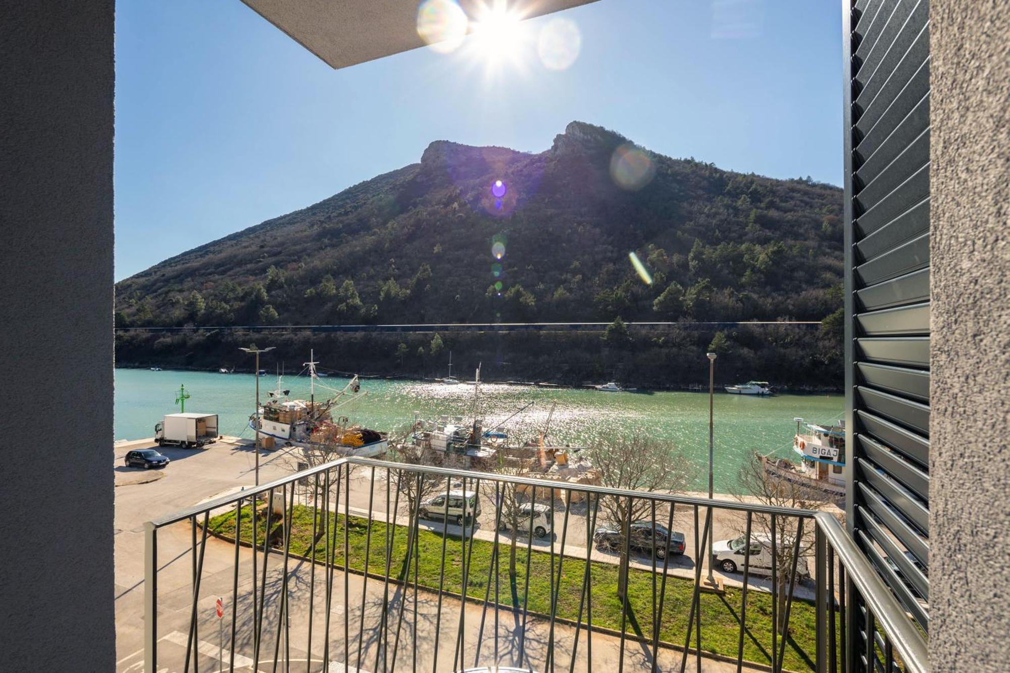 Seafront Villa Andrijana - Happy Rentals Plomin Exteriér fotografie