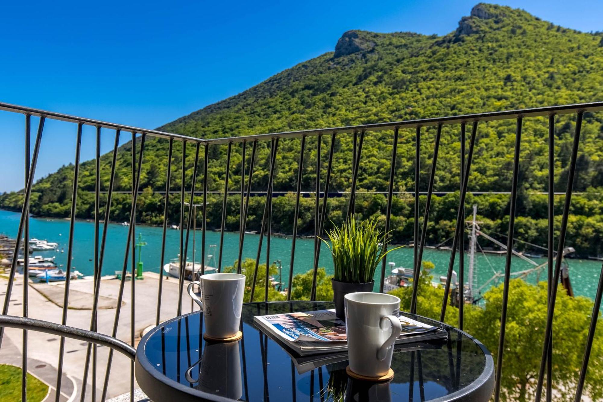 Seafront Villa Andrijana - Happy Rentals Plomin Exteriér fotografie