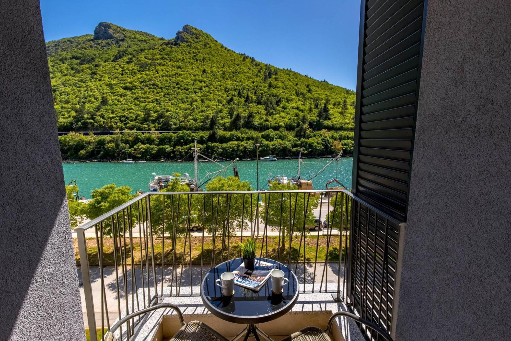 Seafront Villa Andrijana - Happy Rentals Plomin Exteriér fotografie