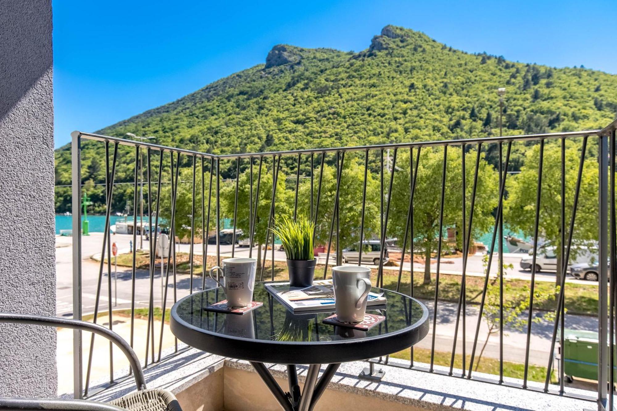 Seafront Villa Andrijana - Happy Rentals Plomin Exteriér fotografie