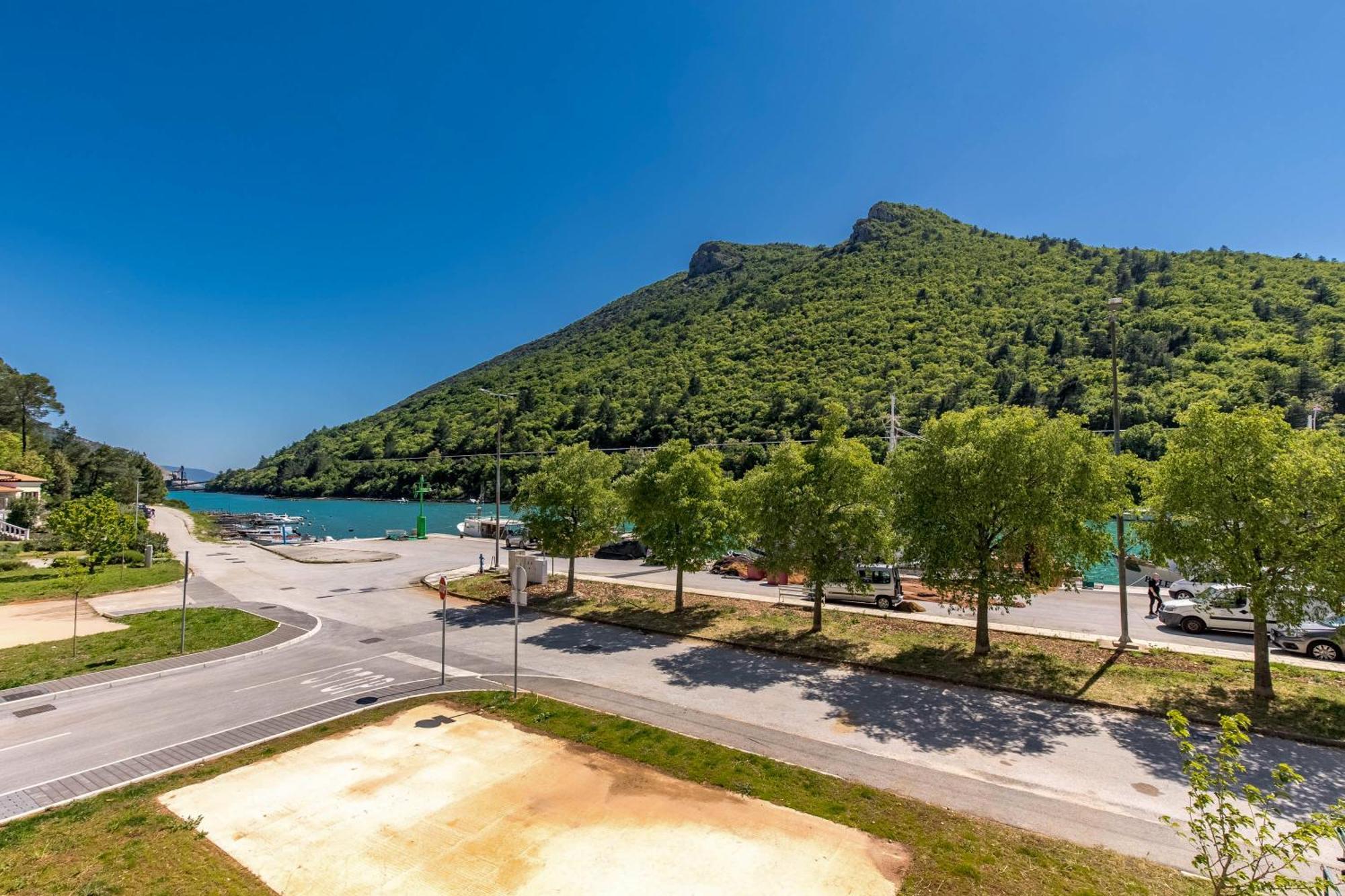 Seafront Villa Andrijana - Happy Rentals Plomin Exteriér fotografie